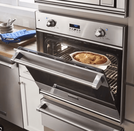 Built-in single and double ovens