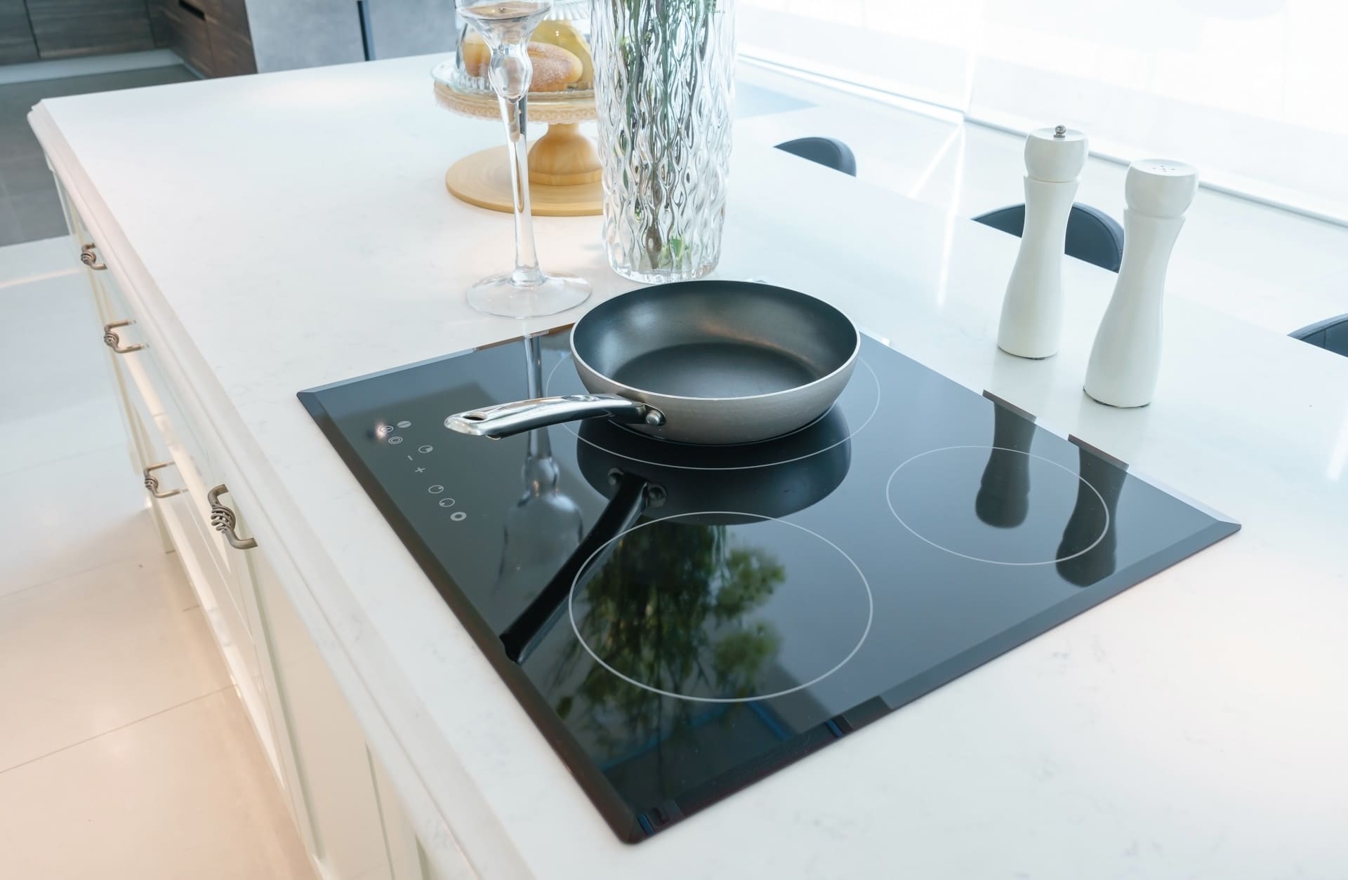 Electric cooktop glass or ceramic surface cracked